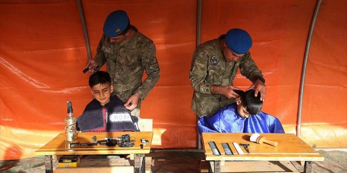 Depremzedelerin Tıraşı Mehmetçikten