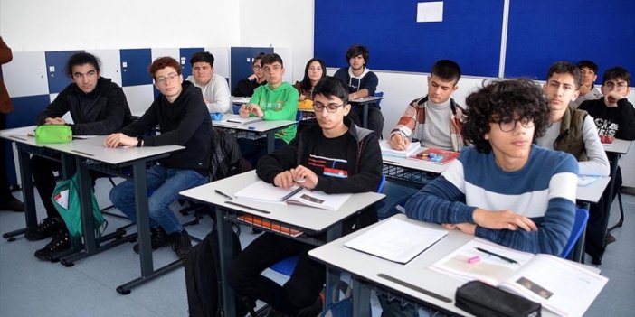 Depremden Etkilenen 202 Bin 817 Öğrenci Başka İllere Nakledildi