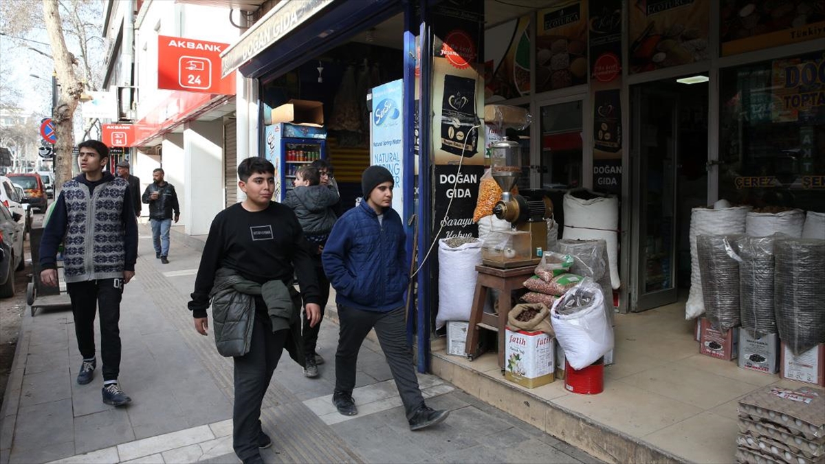 Adıyaman'da Esnaf Deprem Sonrası Kepenk Açmaya Başladı