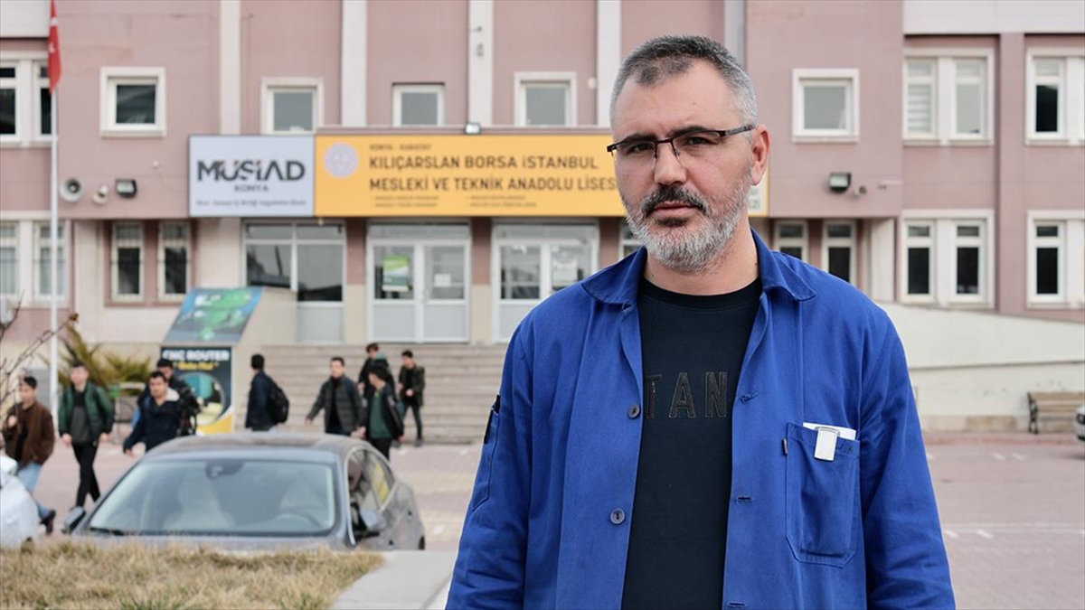 15 Temmuz Gazisi Gönüllülerle Omuz Omuza Depremzedeler İçin Çabalıyor