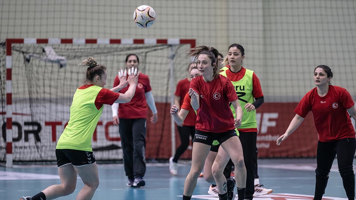 A Milli Kadın Hentbol Takımı, 2023 Dünya Şampiyonası Yolunda Sırbistan Engelini Aşmak İstiyor