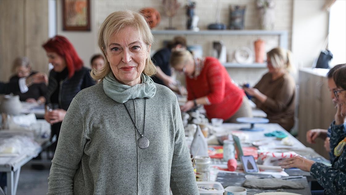 Türk Sanatçı, Avrupa Uluslararası Kadınların Liderliği Ödülü'nü Depremzedeler İçin Alacak