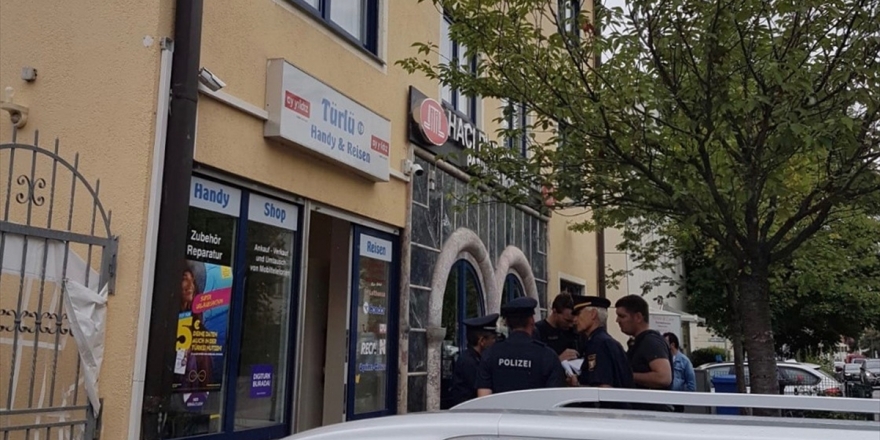 Almanya'da 3 Camiye Bomba İhbarı