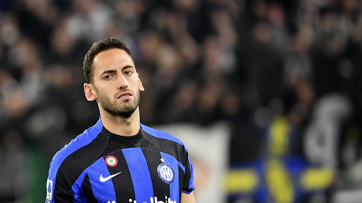 Interli Milli Futbolcu Çalhanoğlu: Deprem Felaketinde Acı Çekenler İçin Her Şeyimi Vermem Gerektiğini Hissediyorum