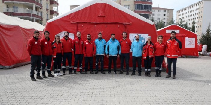 Van Depremini Yaşayan Sağlıkçılar Adıyaman'da Enkazdan 40 Kişiyi Kurtardı