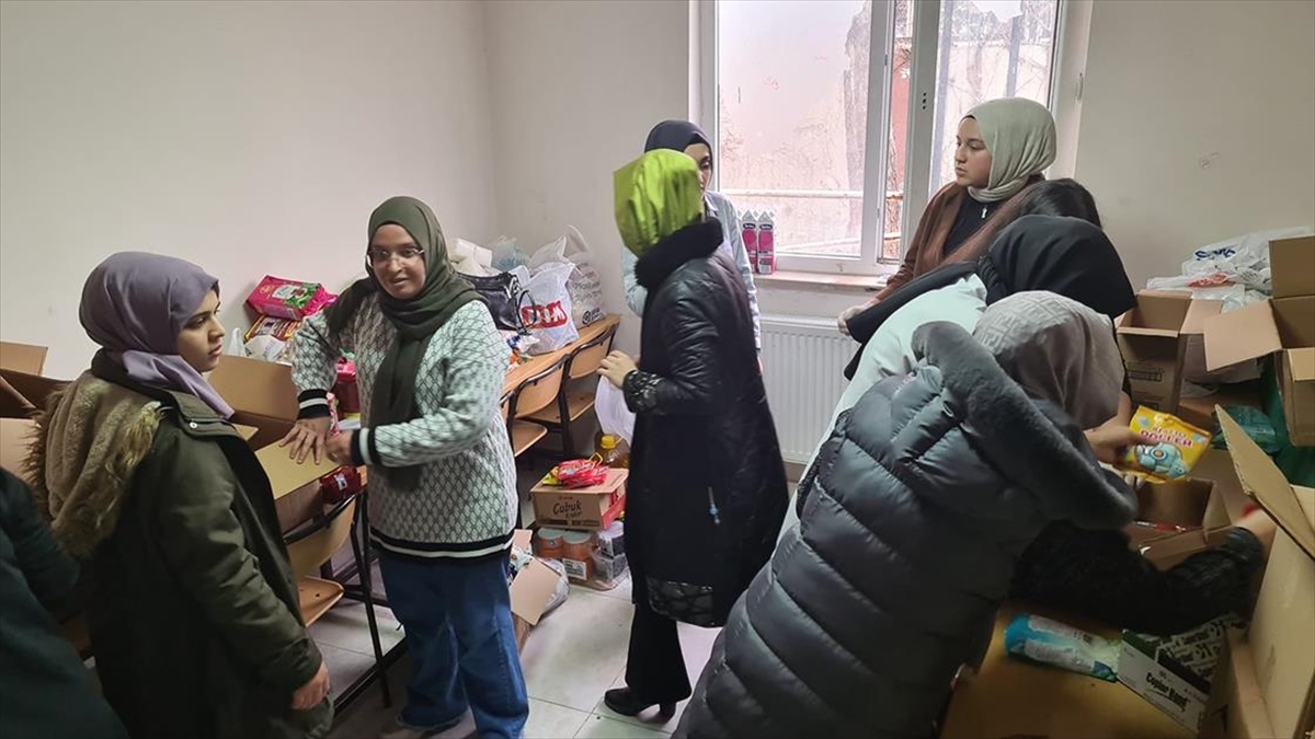 Kayseri'de Bir Lisede Sadaka Kumbarasındaki Para Depremzedelere Bağışlandı