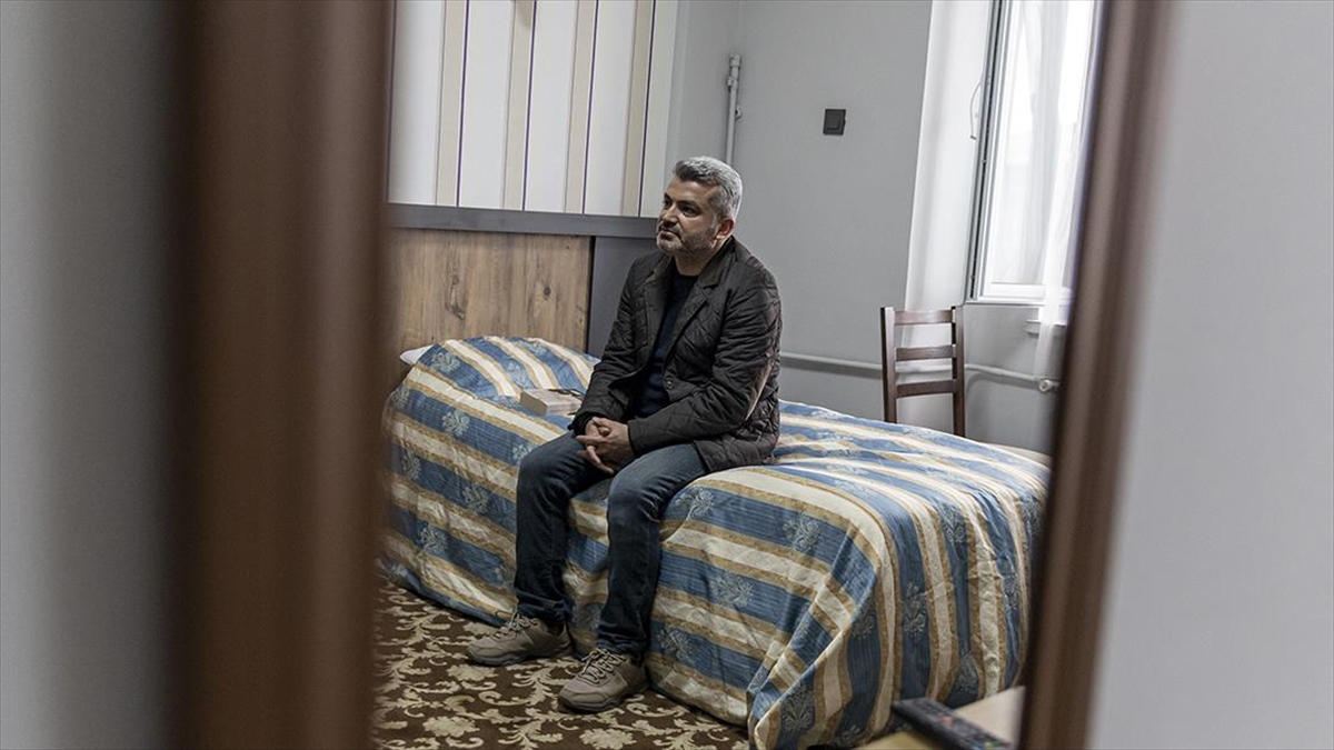 Eğitim Semineri Aldığı Enstitüde Şimdi Depremzede Olarak Konaklıyor