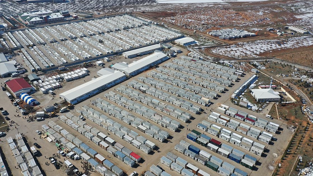 Deprem Bölgelerinde 332 Çadır Kent İle 209 Konteyner Kent Kuruldu