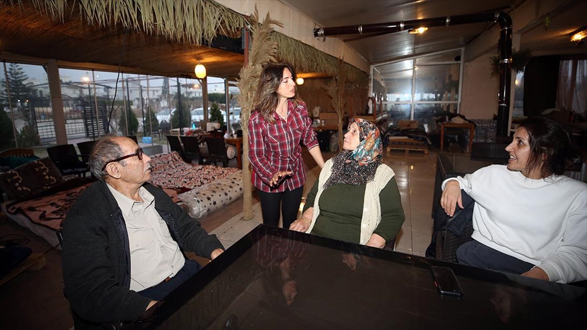Restoranı Depremzedelerin Sığınağı Oldu