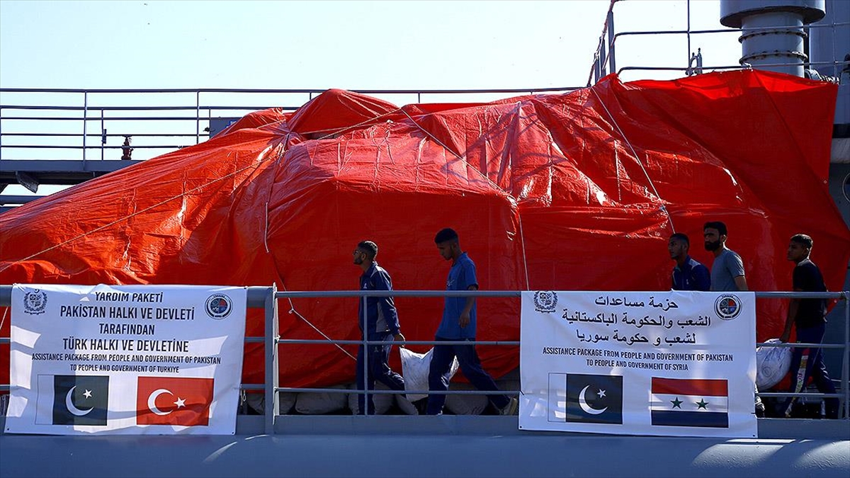 Pakistan Depremlerin Ardından Türkiye'nin Yardımına Koştu