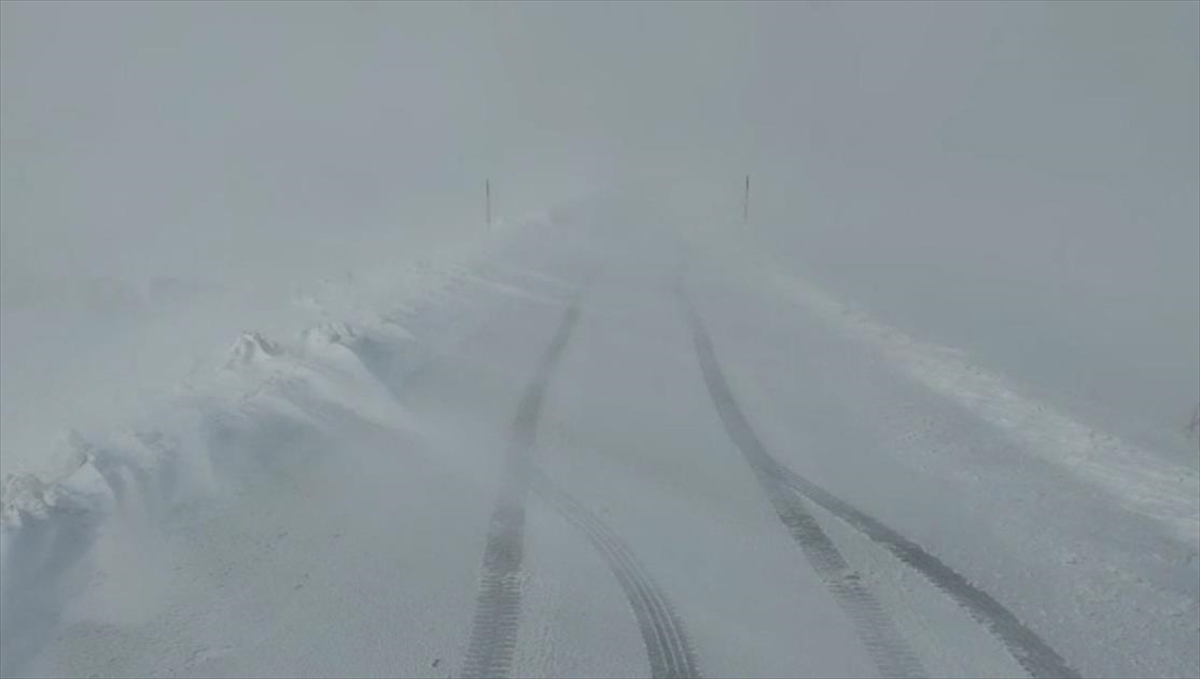 Kağızman-Ağrı Kara Yolu Kar Nedeniyle Ulaşıma Kapandı