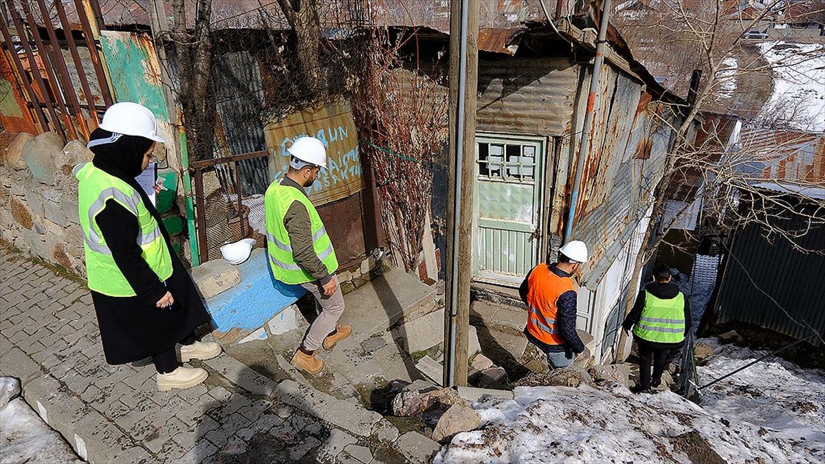 Bingöl'de Riskli Yapıları Belirlemek İçin 98 Gönüllü Mühendis Ve Mimar Sahada