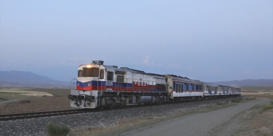 Tahran-ankara Treninin İlk Yolcuları Van'a Ulaştı