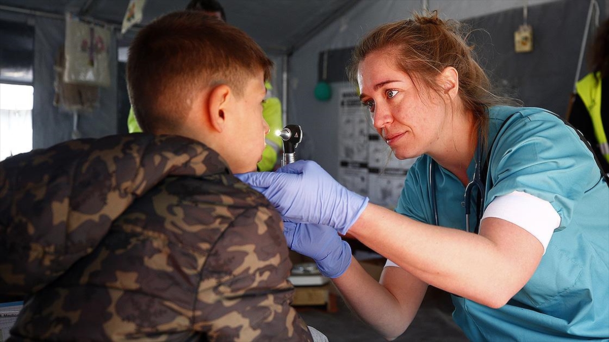 Belçikalılar Kurdukları Sahra Hastanesinde Depremzedelerin Yaralarını Sarıyor