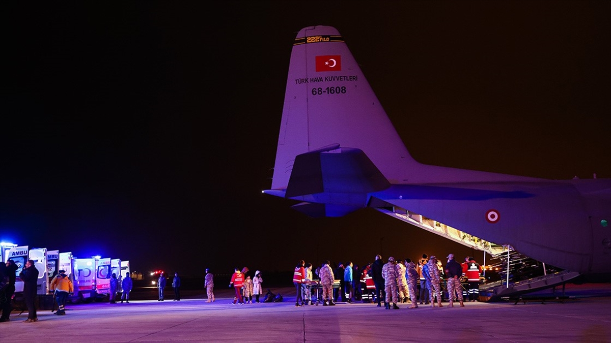 Deprem Bölgesinden İstanbul'a Getirilen 1115 Yaralının Tedavisi Devam Ediyor