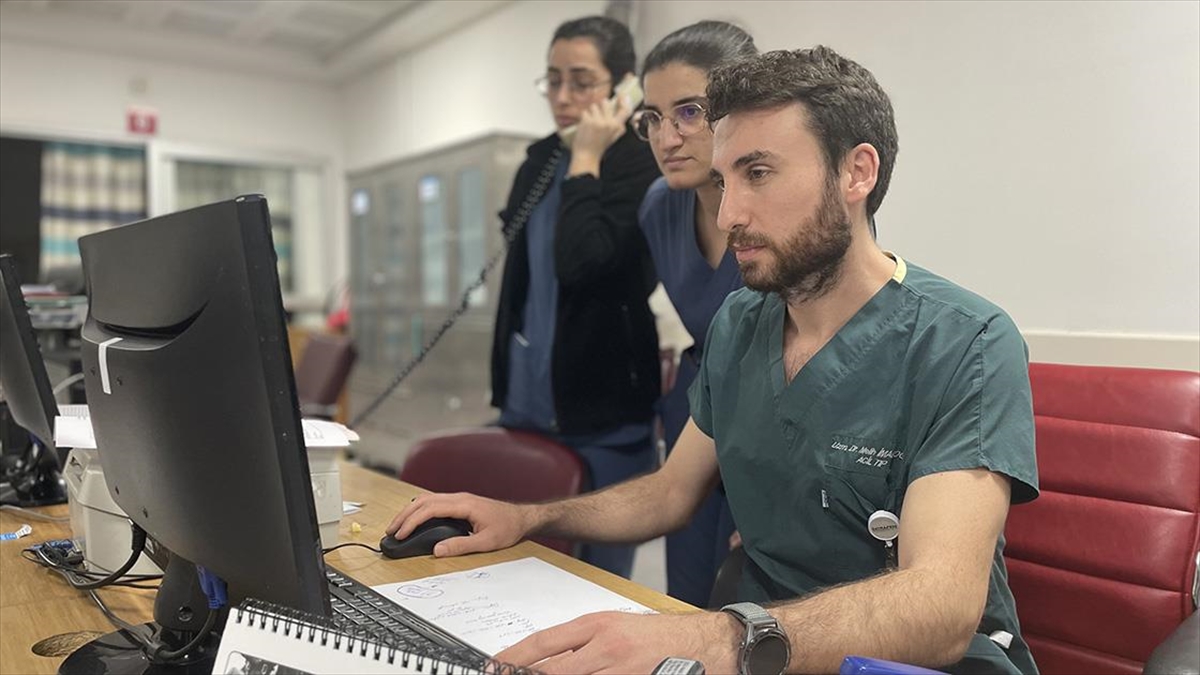 Trabzonlu Acil Tıp Uzmanı Deprem Bölgesinde Yaşadıklarını Aklından Çıkaramıyor