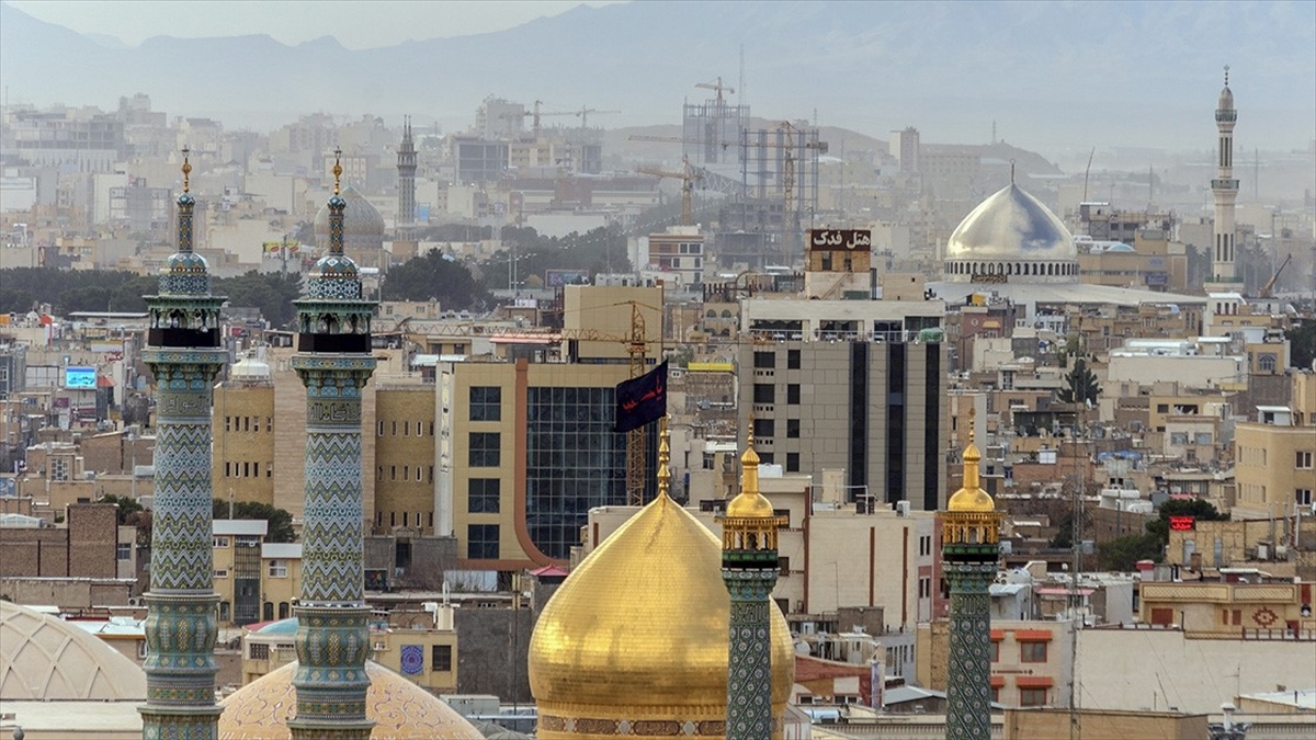 İran'ın 6 Eyaletinde Onlarca Kız Öğrenci Daha Zehirlendi