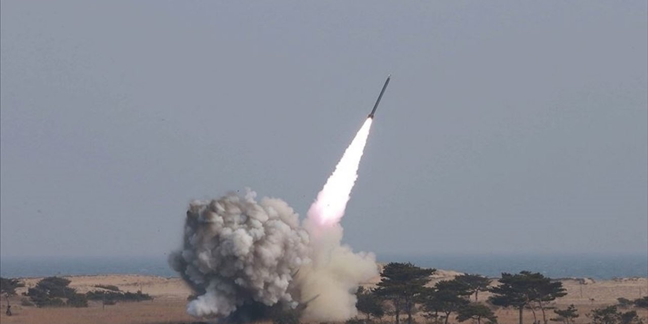 Hindistan Orta Menzilli Karadan Havaya Füze Denemesi Yaptı