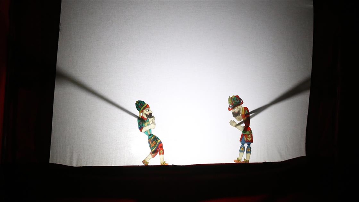 Kırklareli'nde Afetzede Çocukların Yüzü "karagöz-hacivat" Gösterisiyle Gülüyor