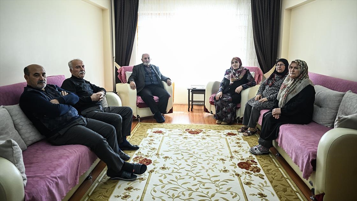 Çocukları 15 Temmuz'da Şehit Ve Gazi Olan Aile Eşyalı Evini Depremzede İki Aileye Açtı