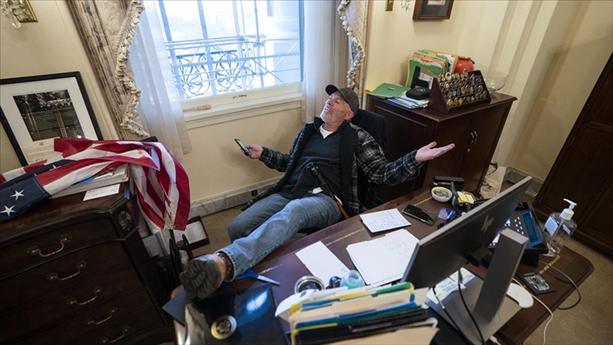 ABD'de 6 Ocak Kongre Baskınına Ait Yeni Görüntüler Tartışmalara Neden Oldu