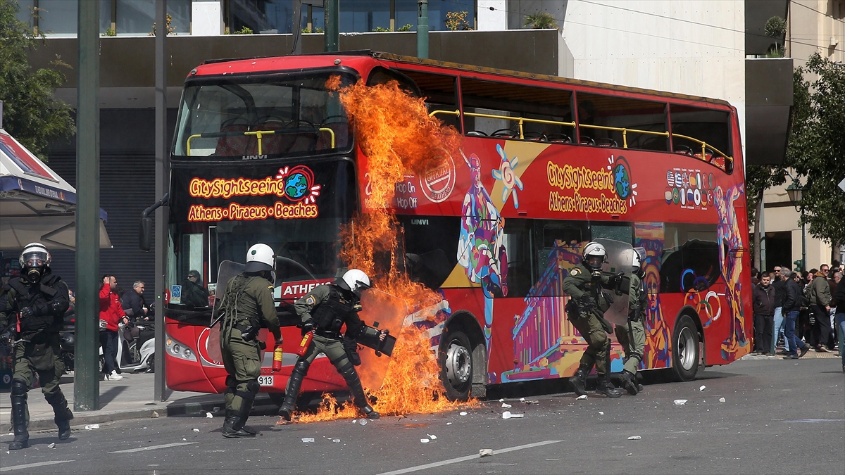 Yunanistan'da Geçen Haftaki Tren Kazası Nedeniyle Yapılan Eyleme Polis Müdahale Etti
