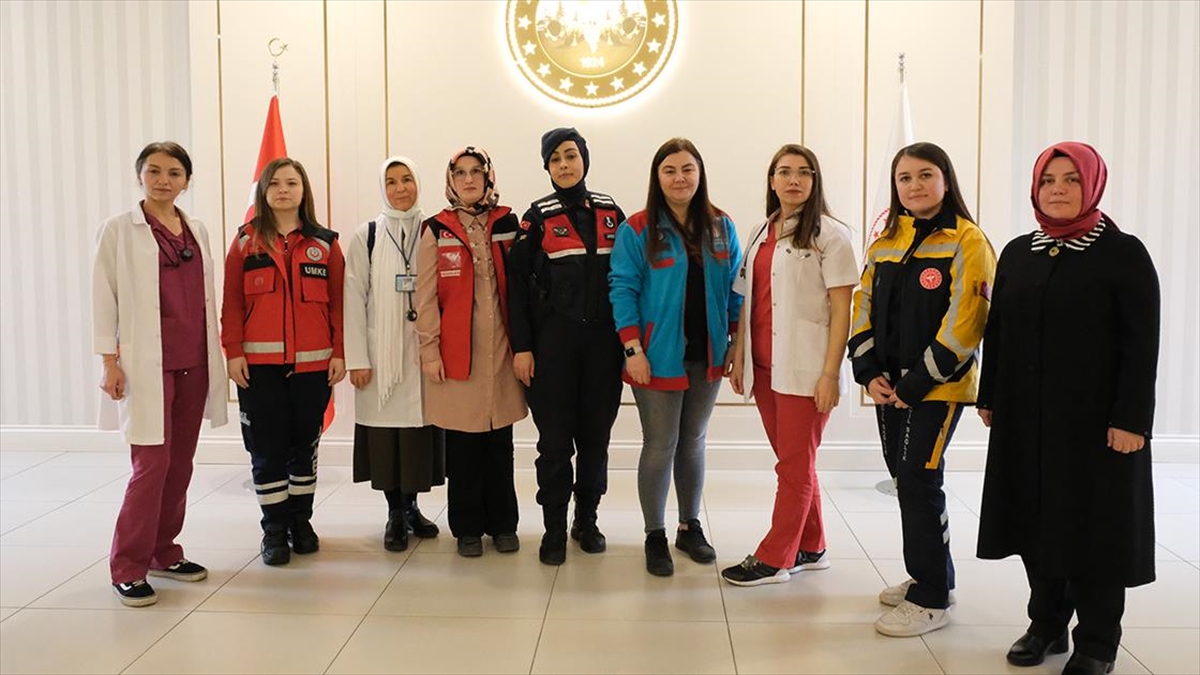 Deprem Bölgesinde Yaraları Saran Kadınlar Yaşadıklarını Anlattı