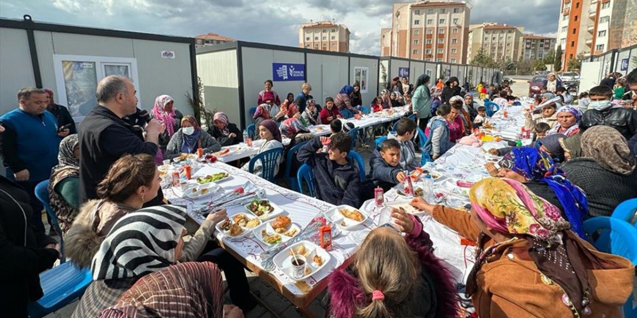 Tokatlı Kadınlar Deprem Bölgesindeki Kadınların Dünya Kadınlar Günü'nü Kutladı