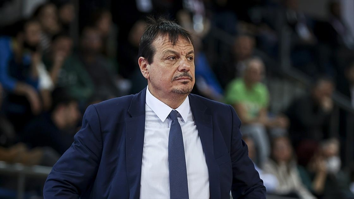Anadolu Efes Başantrenörü Ergin Ataman'dan Kızılyıldız Taraftarlarına Tepki