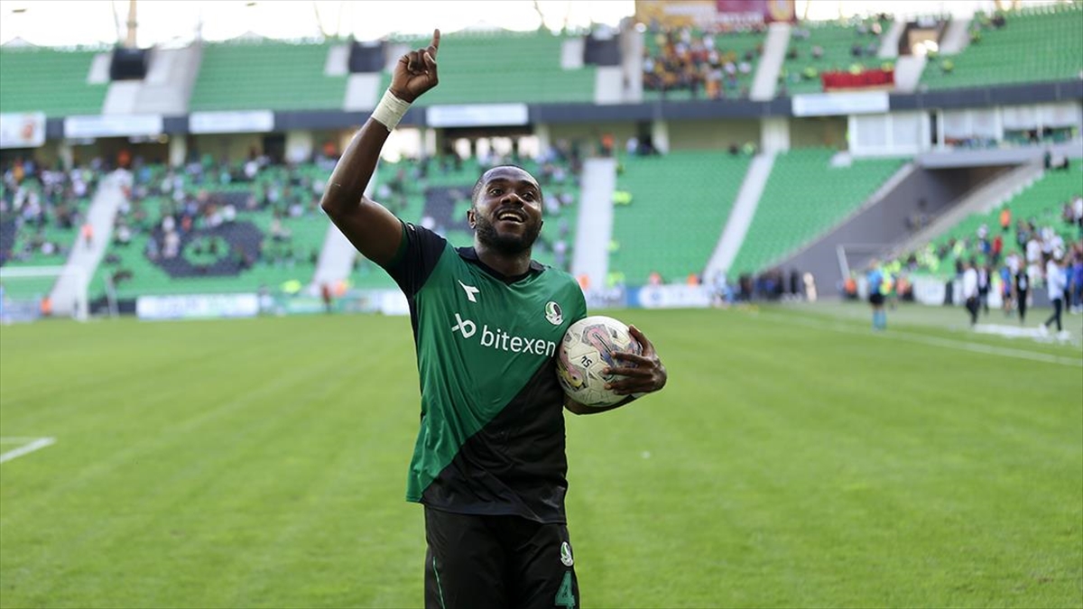 Kasongo, Sakaryaspor'un Gol Yükünü Sırtlıyor