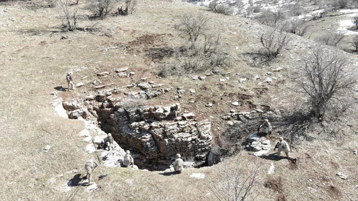 Eren Operasyonunda, Terör Örgütünün Kış Üslenmesini Geçirdiği 3 Katlı Mağara İmha Edildi