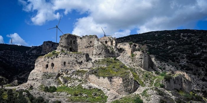 Hatay'daki Tarihi Bakras Kalesi De Depremlerde Hasar Gördü