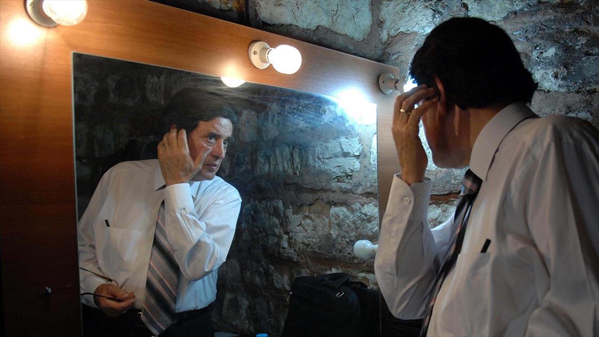 Tarzı Ve Yorumuyla Türk Popunun Unutulmaz Sesi: Erol Büyükburç