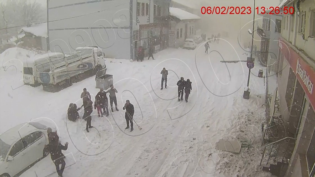 Malatya'da Güvenlik Kamerası Görüntüleri Ve Telsiz Anonsları Depremin Şiddetini Yansıttı