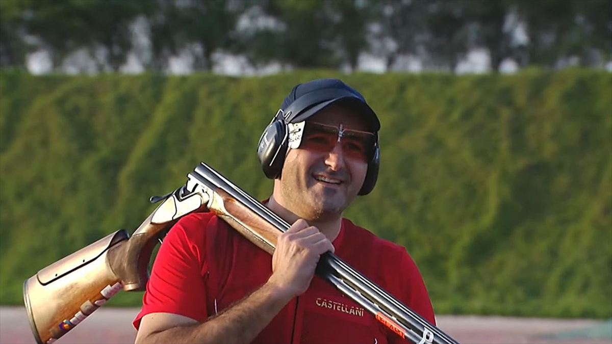 Milli Atıcı Oğuzhan Tüzün, Katar'da Plak Atışları Dünya Kupası'nda Altın Madalya Kazandı