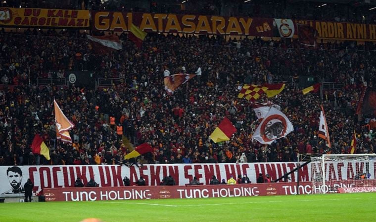 Galatasaray tribünleri 'istifa ulan' sloganlarıyla inledi
