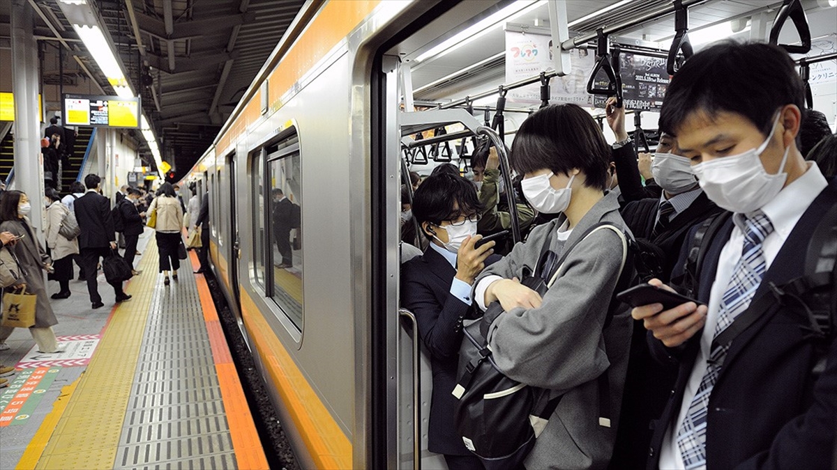 Japonya'da Halktan Yürüyerek Kaçmaları İstenecek