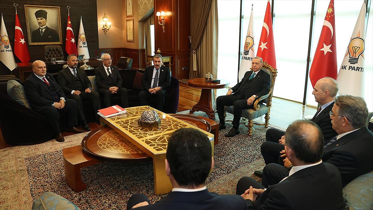 Cumhurbaşkanı Erdoğan, Bbp Genel Başkanı Destici'yi Kabul Etti