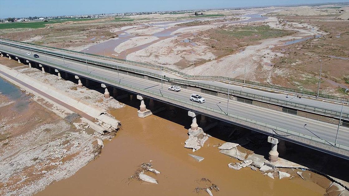 Yoğun Yağış Nedeniyle Irak'ın En Uzun Köprüsünün Bir Kısmı Çöktü