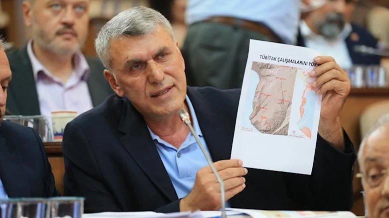 İBB Meclisi’nde ilk adaylık istifası