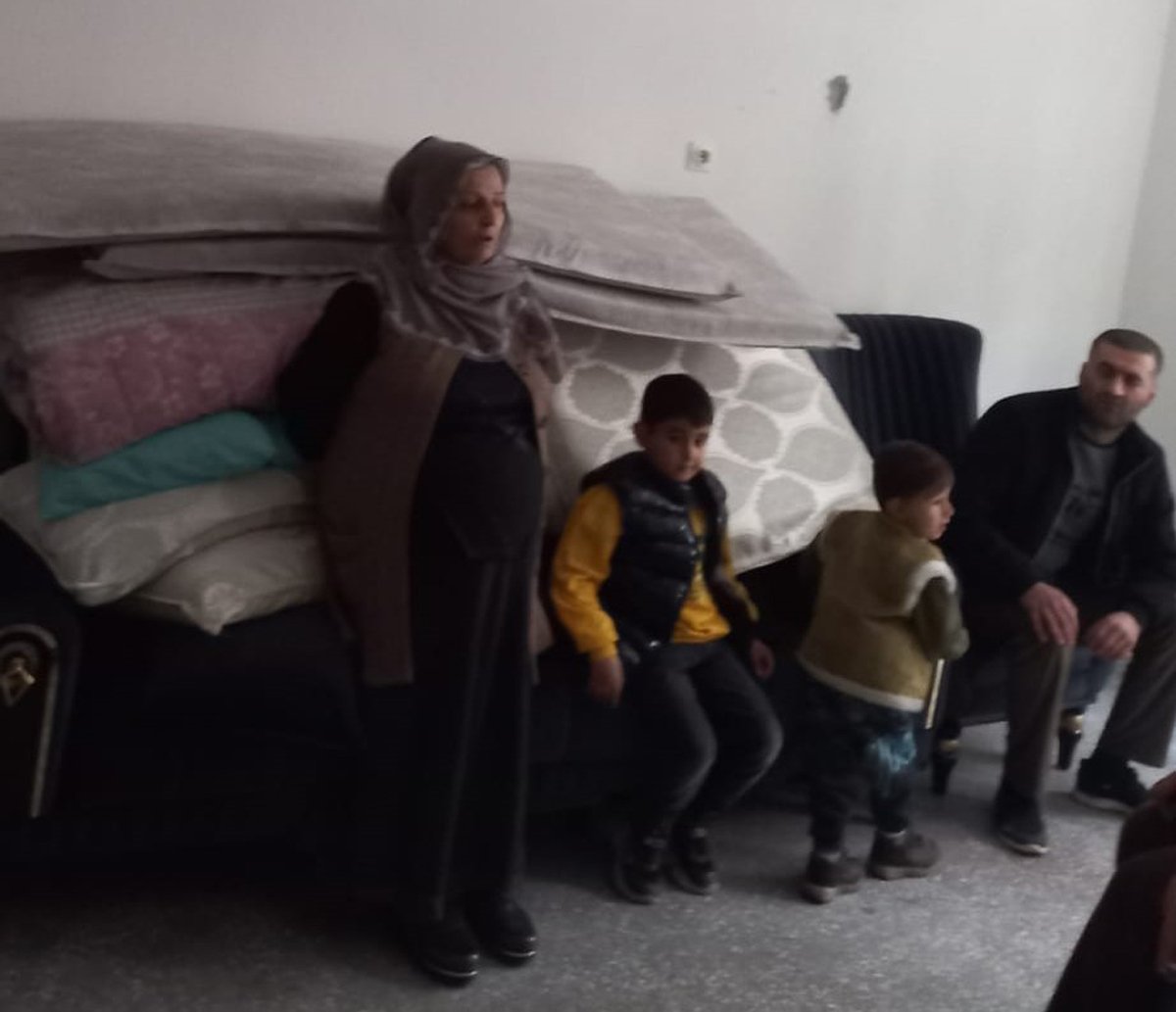 Fahiş kiralar nedeniyle depremde ağır hasar alan evden çıkmıyorlar