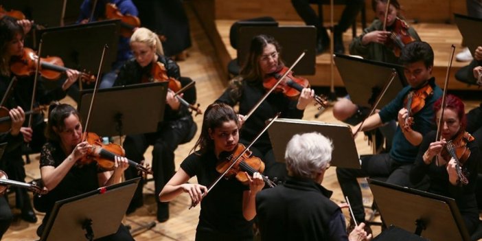 "elleri Büyük" Diye Kemana Yönlendirilen Bade, Küçük Yaşta Senfoni Orkestralarında Sahne Alıyor