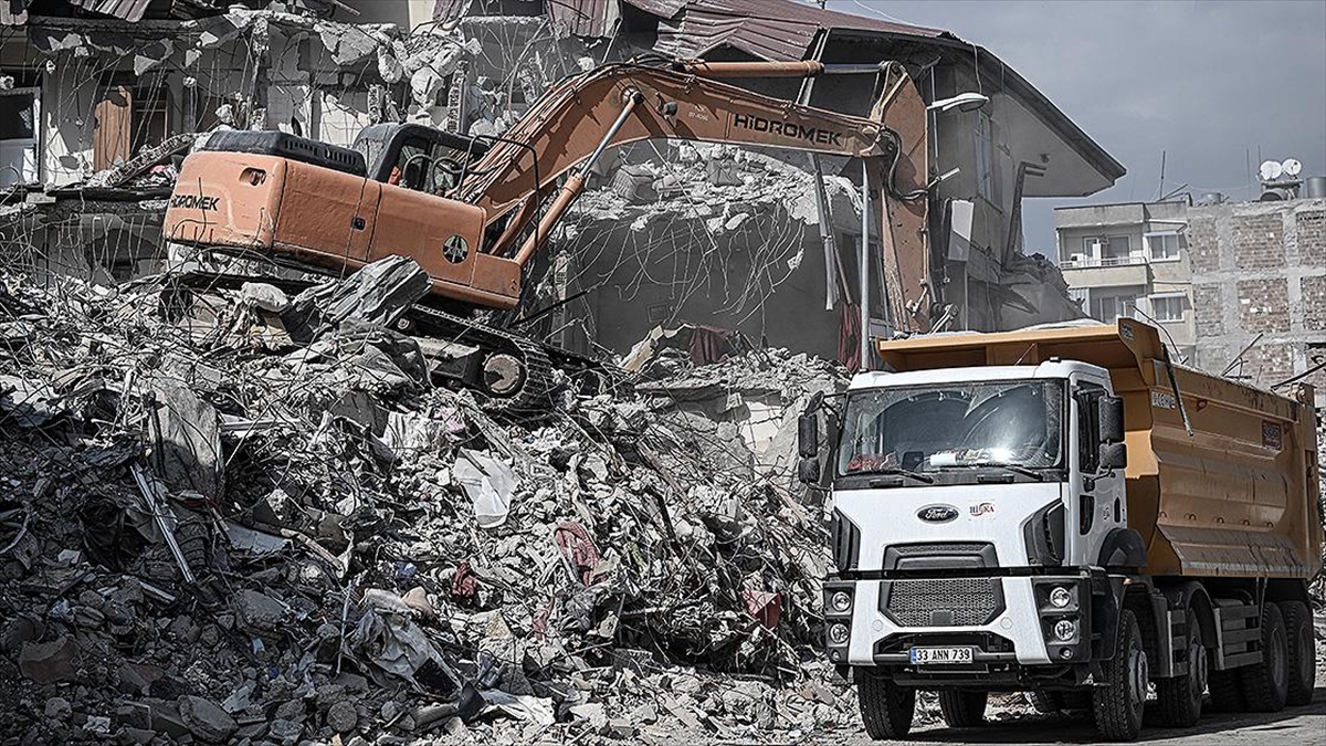 Hatay'da Bina Yıkımı Ve Enkaz Kaldırma Çalışmaları Sürüyor