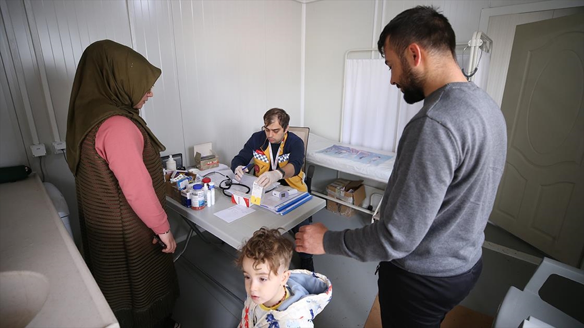 Konteyner Kentlerin Sağlık Çalışanları Afetzedelere 24 Saat Hizmet Veriyor