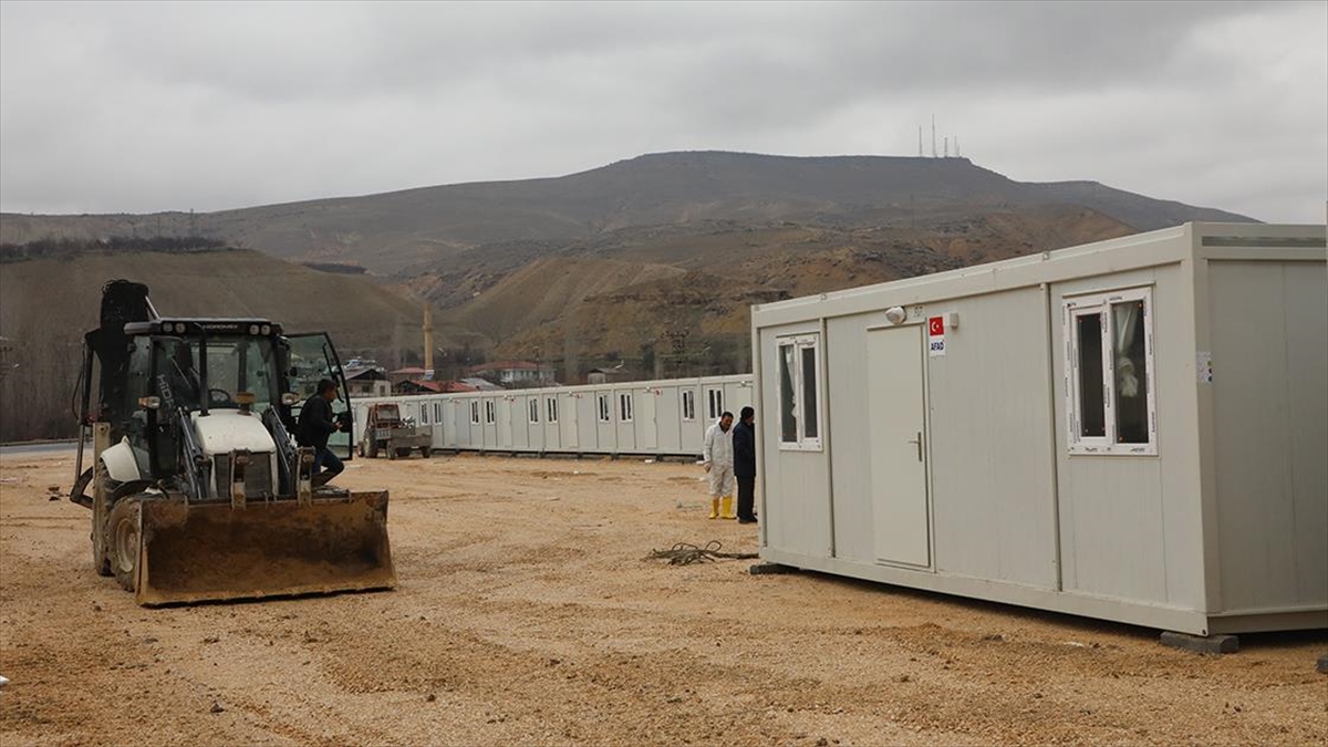Malatya'nın Darende İlçesinde Konteyner Kent Kurulumuna Başlandı