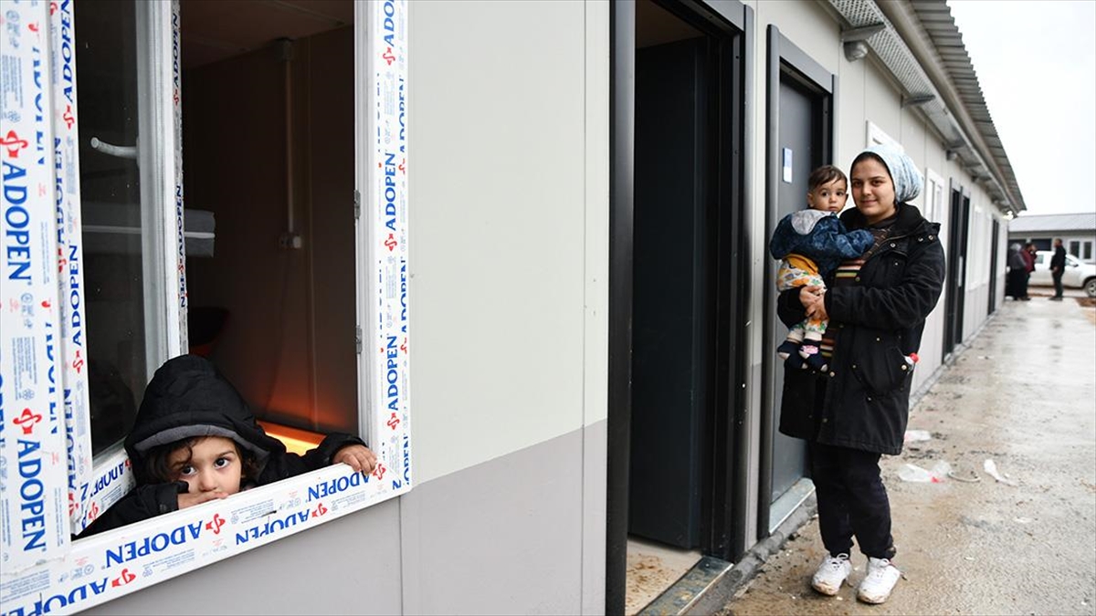 Nurdağı'nda Depremzedeler Prefabrik Evlere Yerleşmeye Başladı