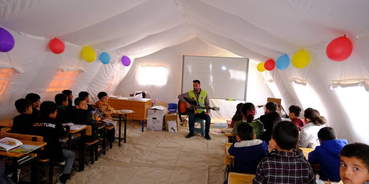 Öğretmenler 1500 Çocuğu Etkinliklerle Buluşturdu