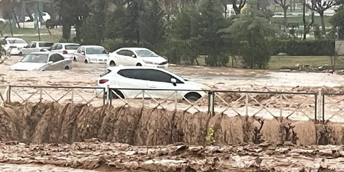 Depremden Sonra Sel Felaketi! Çok Sayıda Ölü ve Kayıplar Var