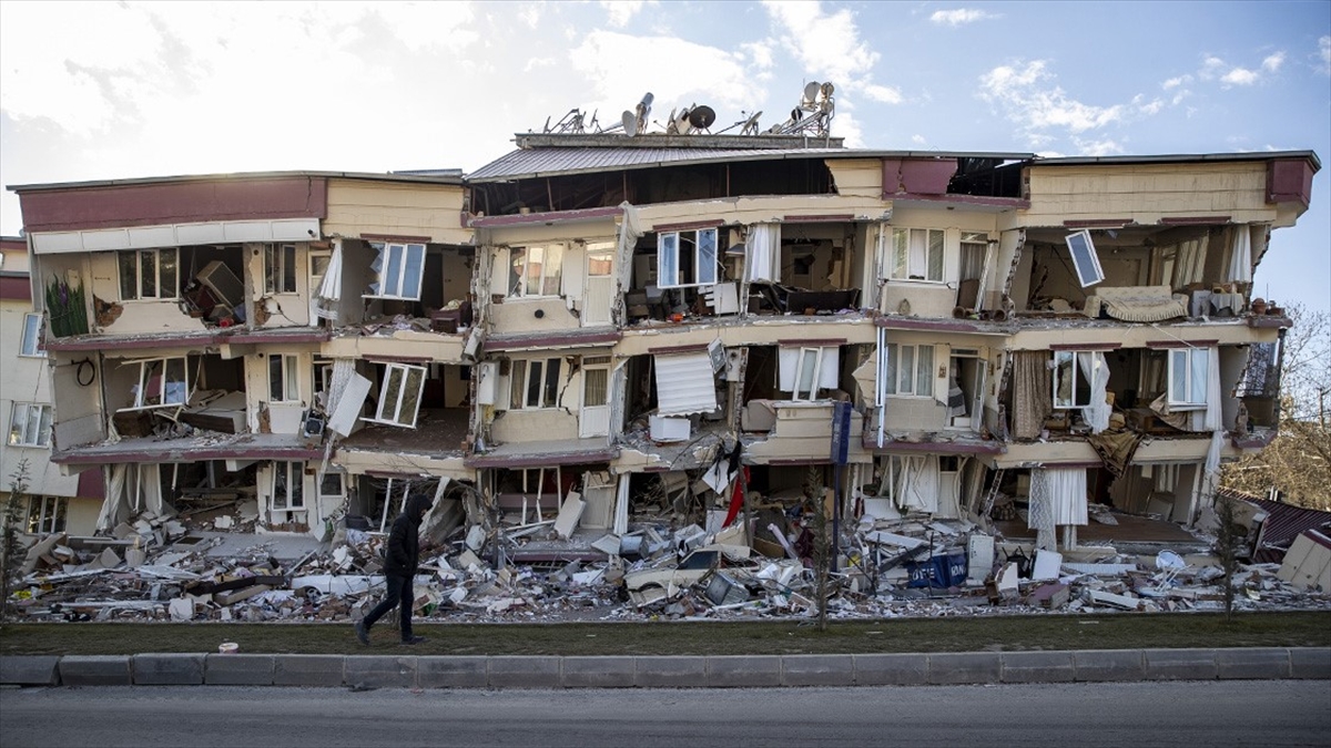 Etriyenin Doğru Açıyla Bağlanmaması Binalarda Yıkıma Yol Açabiliyor