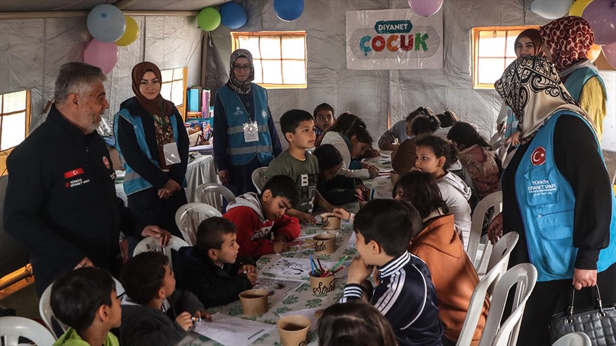 Osmaniye, Eskişehir Ve Rize'den Müftülük Görevlileri, Depremzedeleri Yalnız Bırakmıyor